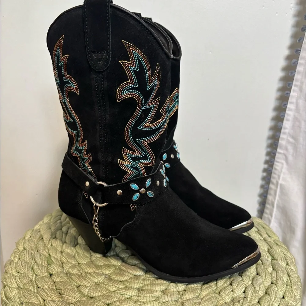 Dingo Victoria Harness Black Suede Turquoise Pull On Western Boots